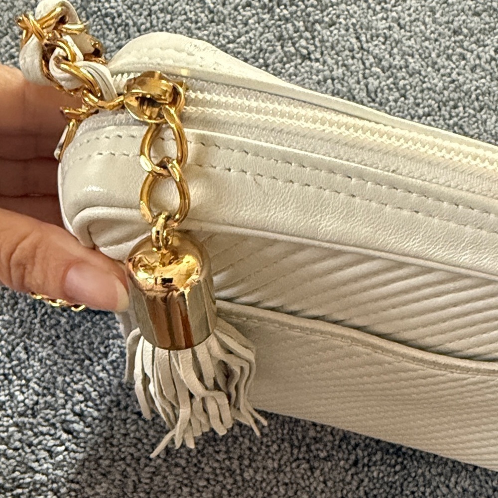 Elegant White Quilted Women's Bag - Picture 3 of 5